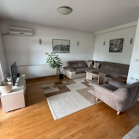 Family-friendly House In Butel Apartment