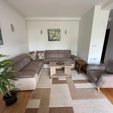 Apartment Family-friendly House In Butel